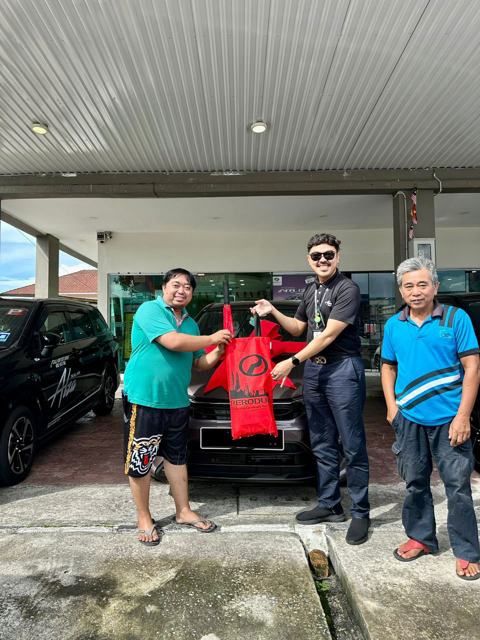 Perodua Kuching Happy Customer Handover 4